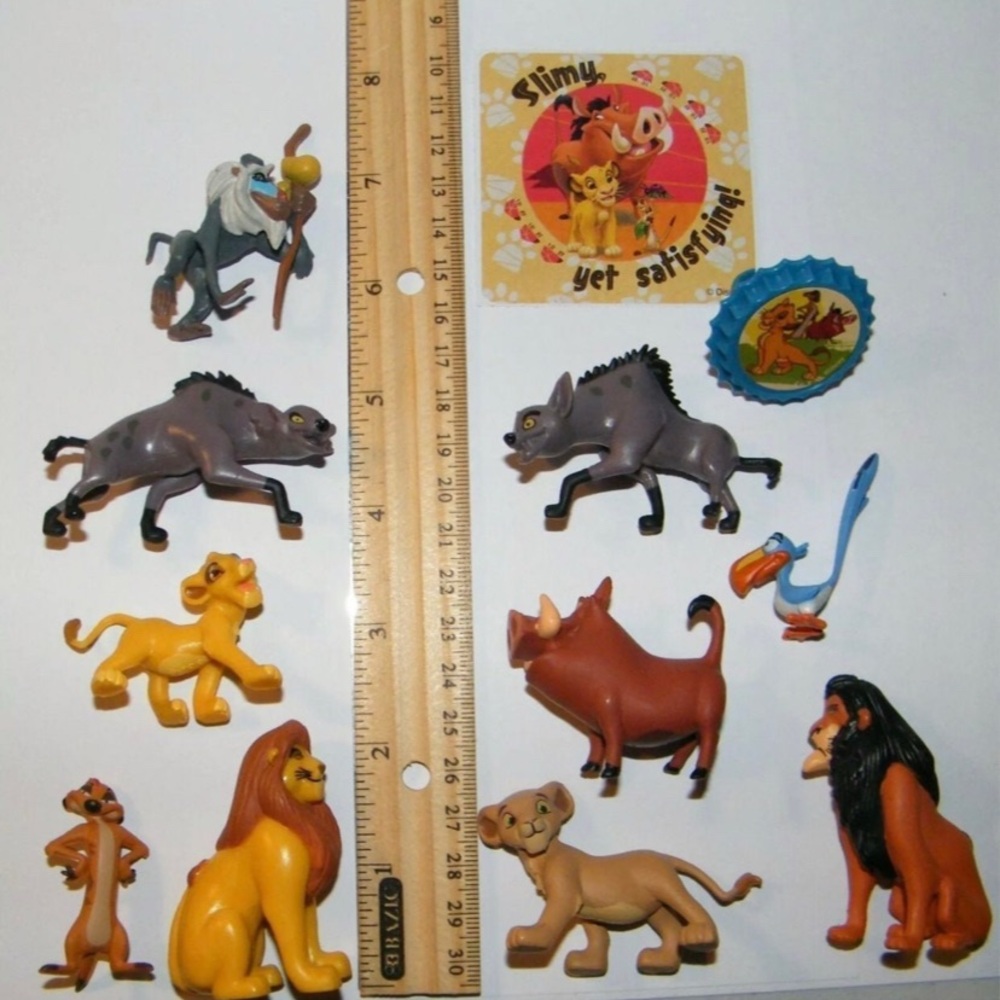 The Lion King Movie Figure Set of 12, with Bonus Sticker and Ring! - Picture 4 of 6